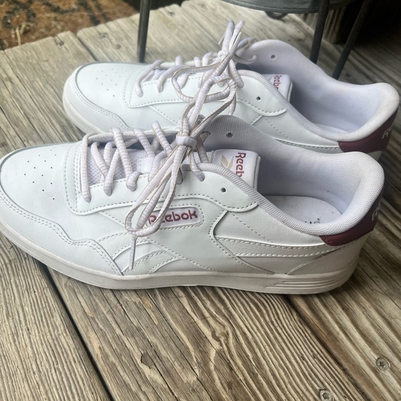 Reebok Shoes - Reebok White and Maroon Sneakers Women’s Size 9 Memory Foam Inserts